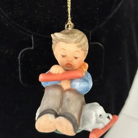 Berta Hummel Goebel 1997 "Sharing Christmas Sweets" Holiday Ornament - Picture 2 of 5